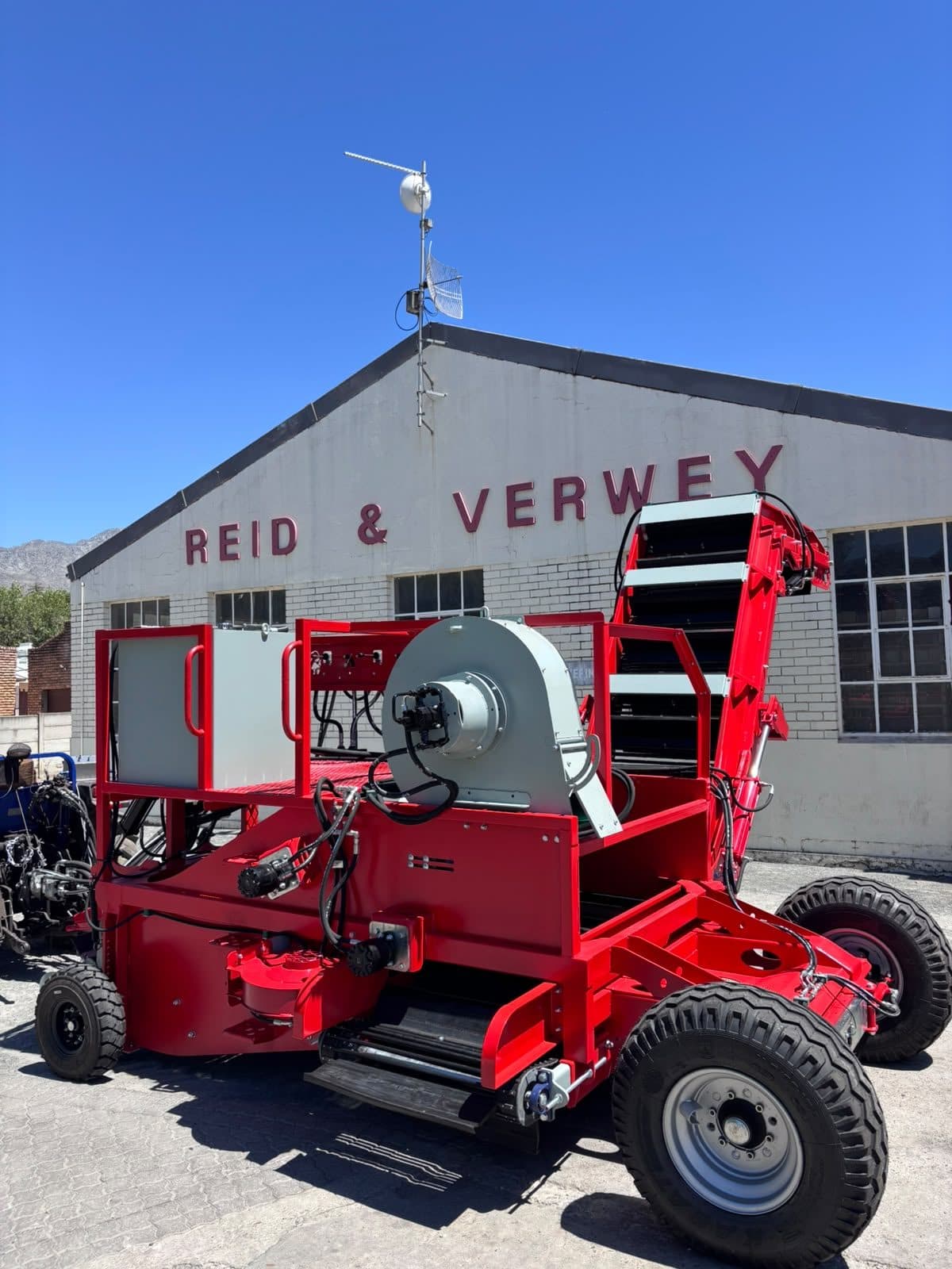 Red Ant onion harvester